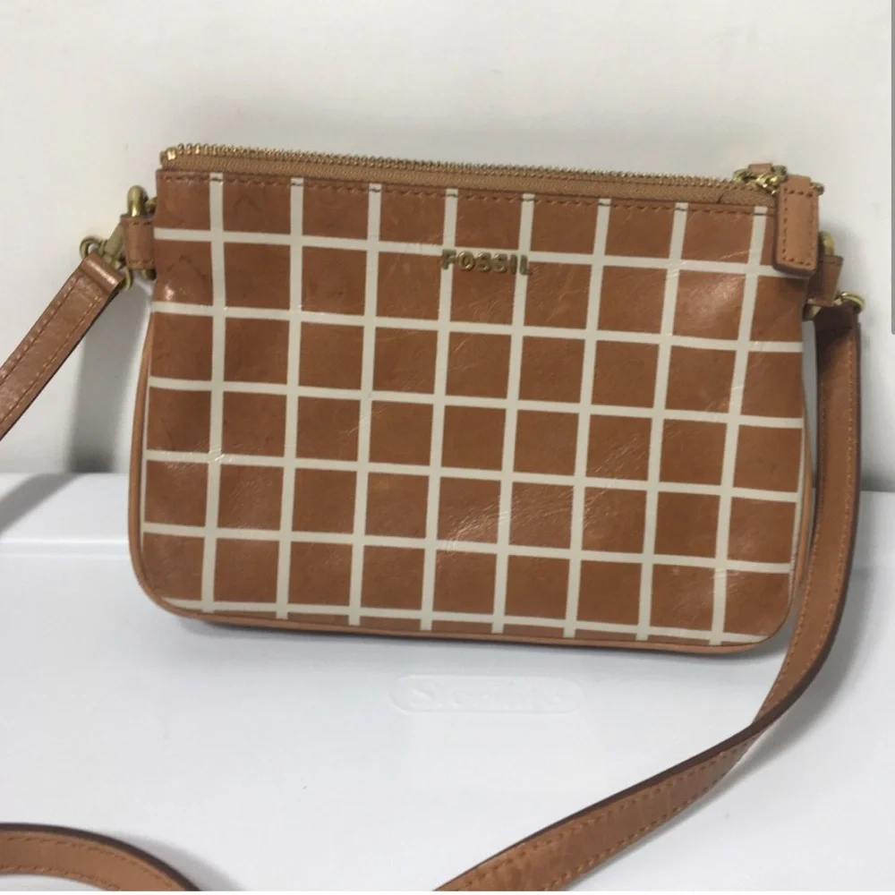 Fossil tan and white checkered leather crossbody bag. - Picture 3 of 14